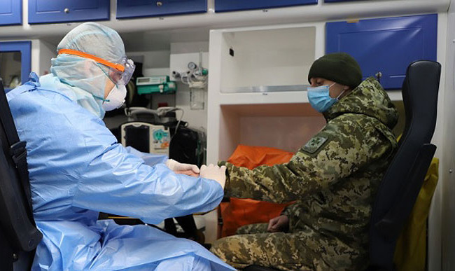 В українській армії 449 хворих на COVID-19