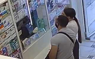 Орудуют в аптеках: под Киевом заметили мошенников, видео