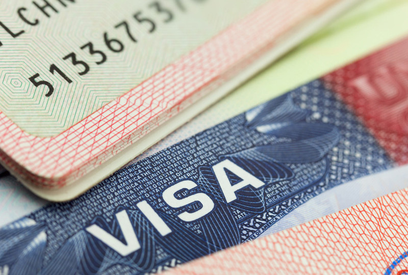 Кабмин хочет упростить оформление виз для иностранцев