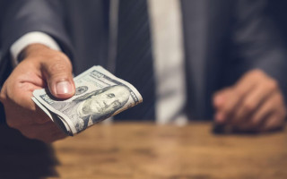 Одержав хабар: завершено розслідування справи  голови райсуду Рівненської області