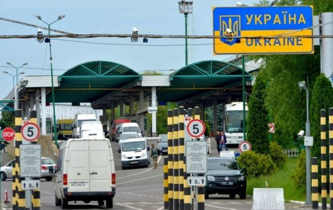 На кордоні України та Білорусі затримали озброєного чоловіка
