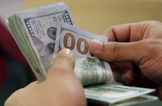 На Дніпропетровщині поліцейські затримали керівників двох установ на хабарі