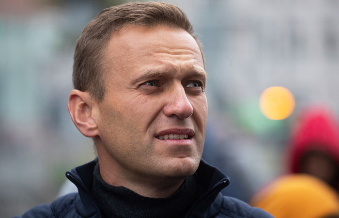 Кто дал Навальному напиток, после которого его госпитализировали: видео