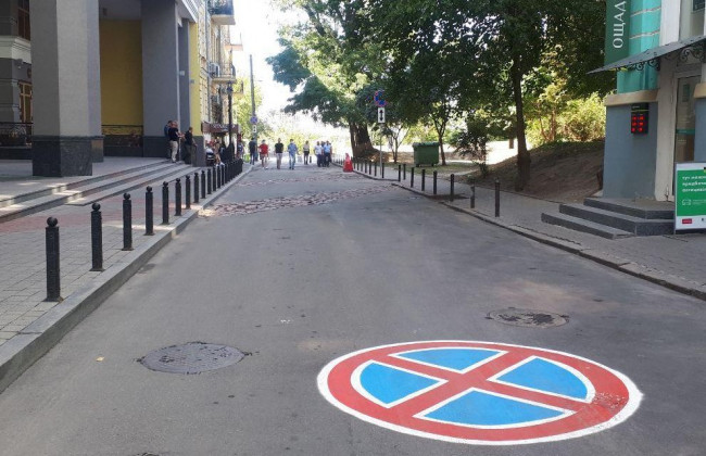 Одна з вулиць в центрі Києва стала пішохідною