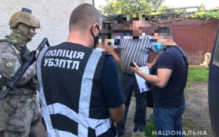 Нацполіція викрила злочинну групу, яка незаконно переправляла іноземців до країн ЄС