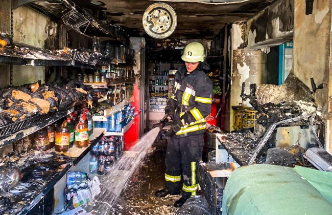 В Киеве вспыхнул серьезный пожар в магазине