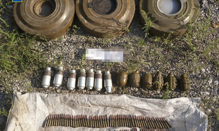 СБУ виявила схрон з протитанковими мінами та гранатами
