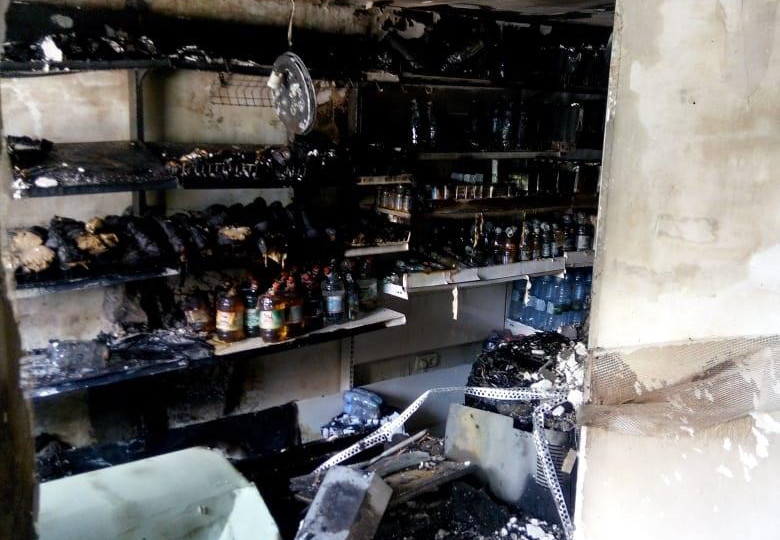В Киеве мужчина поджог продуктовый магазин, а потом сбросился с крыши дома
