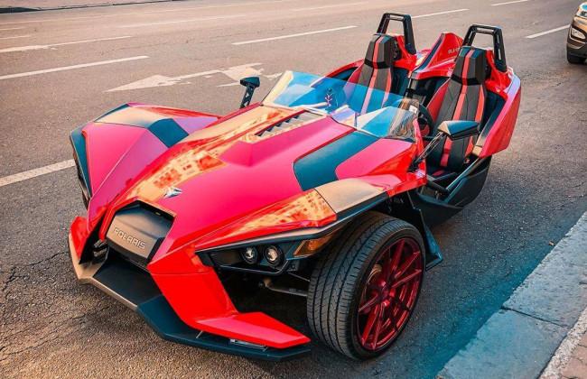 Разгоняется до 220 км/ч: в Киеве увидели уникальное авто