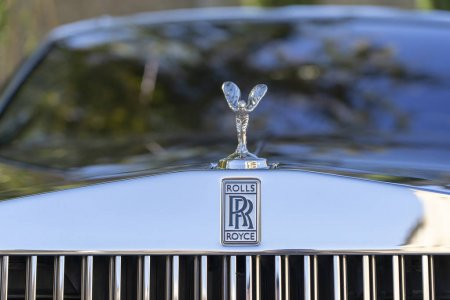 Rolls-Royce выпустил коллекционный автомобиль: фото