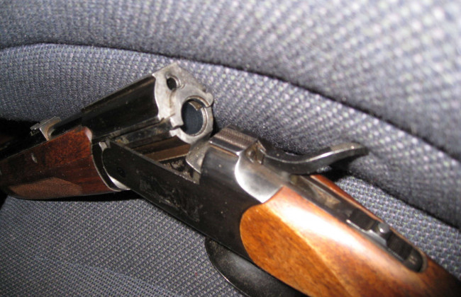 Коп з Черкас намагався нелегально торгувати зброєю