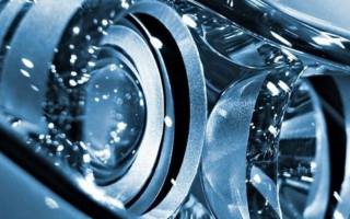 Водителям рассказали, как сохранить автомобильную оптику от повреждений на дороге