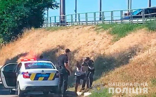У Полтаві чоловік викрав автомобіль, у якому перебувало двоє малолітніх дітей