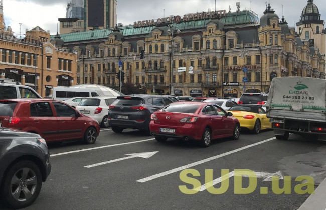 Які категорії громадян можуть ввезти легкові автомобілі без сплати митних платежів: роз’яснення