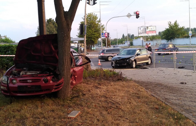 У Києві сталася трагічна ДТП: фоторепортаж