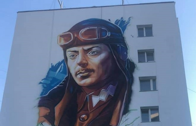 У Києві з’явився мурал з видатним льотчиком: фото