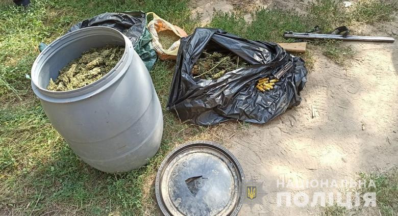 У Києві поліцейські вилучили 50 кілограмів канабісу в наркоторговців