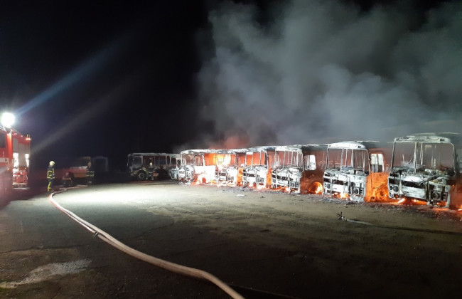 У Черкаській області горів автопарк: відео