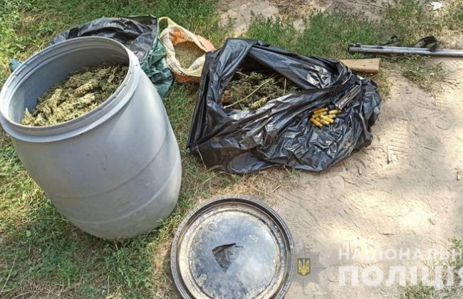 У Києві поліцейські вилучили 50 кілограмів канабісу в наркоторговців