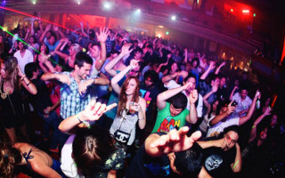 Карантин продовжено: уряд заборонив дискотеки та змінив строк самоізоляції