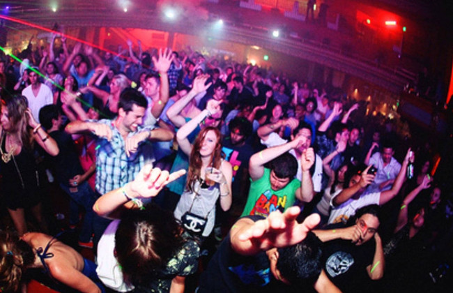 Карантин продовжено: уряд заборонив дискотеки та змінив строк самоізоляції