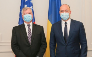 Стали відомі деталі розмови заступника Помпео з Кабміном України