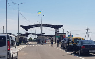 Страховий поліс і самоізоляція: як змінилися правила в'їзду з Криму і Донбасу