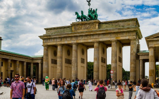 В одній з європейських держав заборонили протестувати проти коронавірусних обмежень