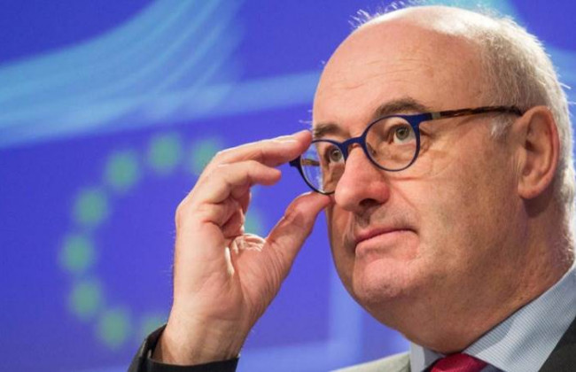 Коронавірусний скандал: комісар ЄС пішов у відставку