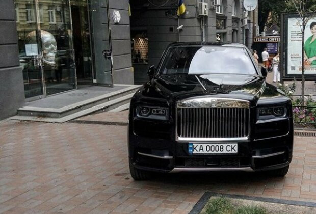 В Киеве отличился очередной «герой парковки» на элитном авто, фото