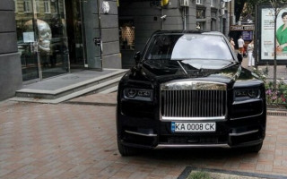 В Киеве отличился очередной «герой парковки» на элитном авто, фото