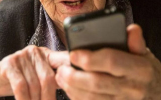 40 тис доларів на «допомогу»: телефонний шахрай видурив у пенсіонерки гроші