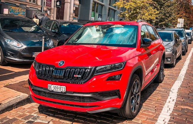 Способен разогнаться до 220 км/ч: в Киеве засветился мощный кроссовер