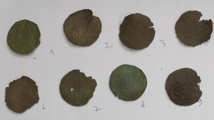 В Житомирской области откопали монеты времен Киевской Руси: как они выглядят