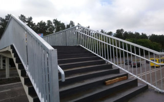 У Києві завершили ремонт пішохідного мосту