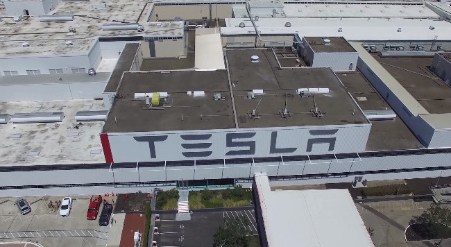 Замах на Tesla: затримано російського хакера, який готував кібератаку