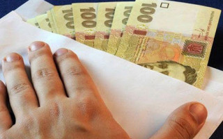 Регулярні хабарі від автоперевізників: судитимуть інспекторів поліції