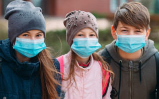 У МОЗ розповіли, скільки масок на день повинні мати школярі