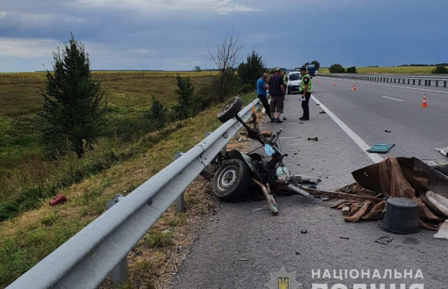 На Київщині Volkswagen протаранив мотоблок, є жертви