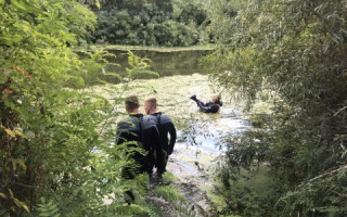 На Київщині рятувальники дістали з озера тіло 17-річного хлопця