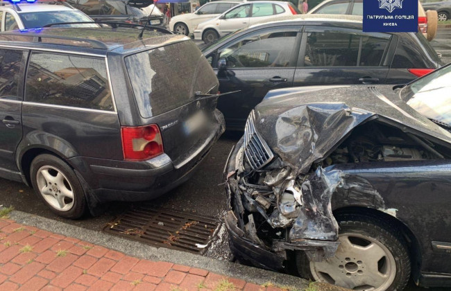 В Киеве водитель под наркотиками разбил пять автомобилей: фото