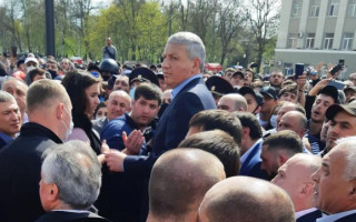 На Кавказі владу однієї з республік відправили у відставку – протест