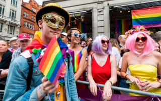 В Одессе на марше ЛГБТ произошли стычки с полицией: фото, видео