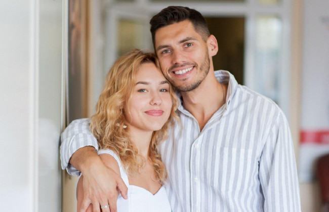 Под Киевом экс-«Холостяк» Добрынин попал с женой в ДТП, фото