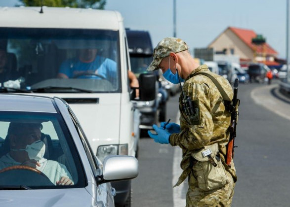 Угорщина дозволила транзит українцям, але з певними вимогами