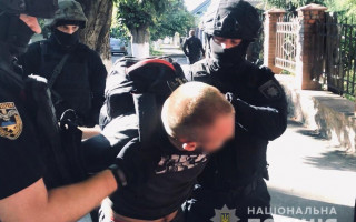 Поліція Київщини затримала дилера, який збував наркотики через месенджер