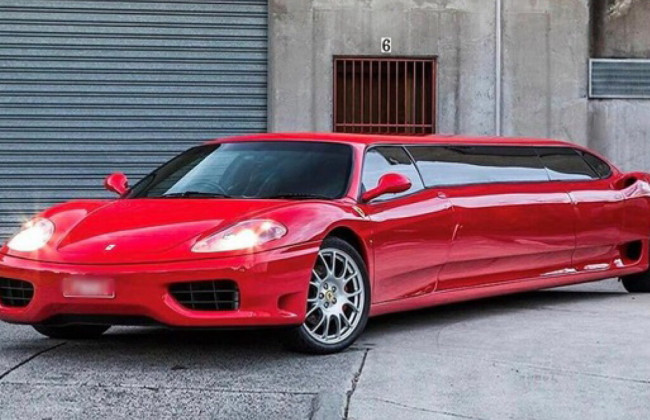 Набирает 270 км/ч: выставлен на продажу самый быстрый лимузин, фото