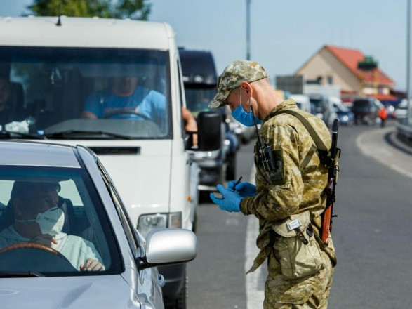 Угорщина дозволила транзит українцям, але з певними вимогами