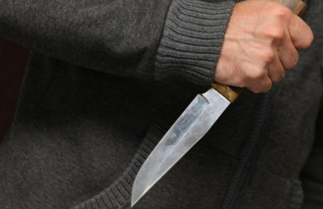 У Києві невідомий чоловік перерізав горло військовослужбовцю