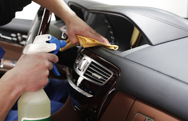 Топ-5 самых грязных частей салона автомобиля: где водителям нужно поддерживать чистоту